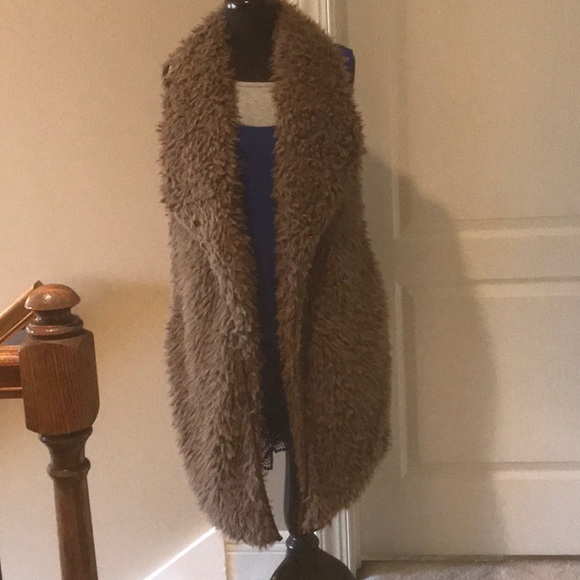 CC Christian Caliendo Jackets & Blazers - Vest size L. Brown / Tan color